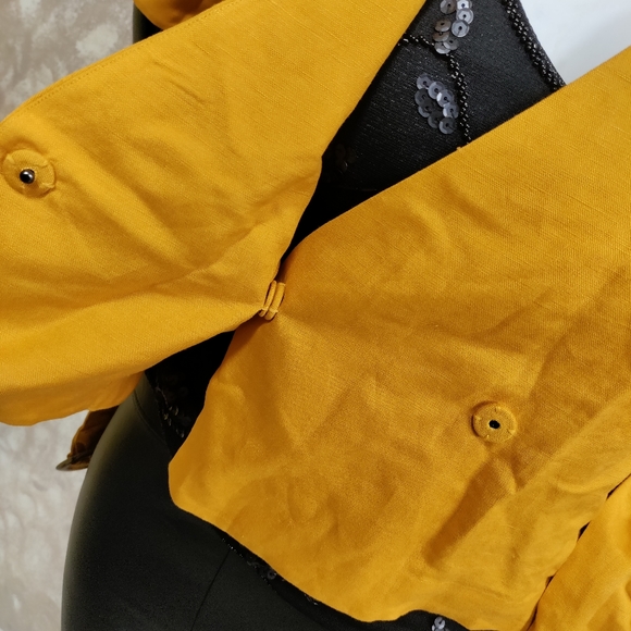 PARIS ATELIER & OTHER STORIES
BELTED WRAP TOP - Picture 9 of 10